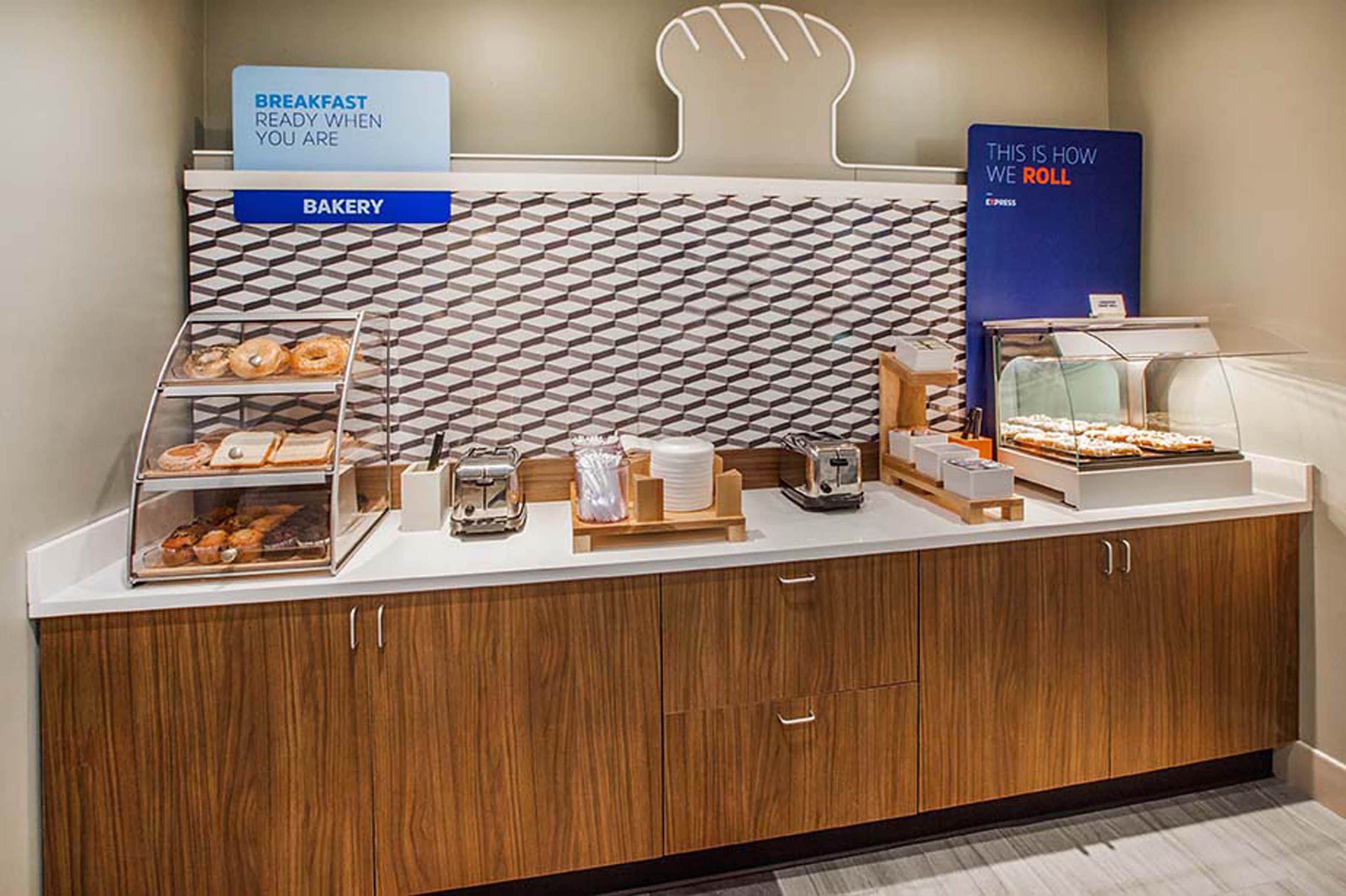 Holiday Inn Express Boston North-Woburn By Ihg Eksteriør billede